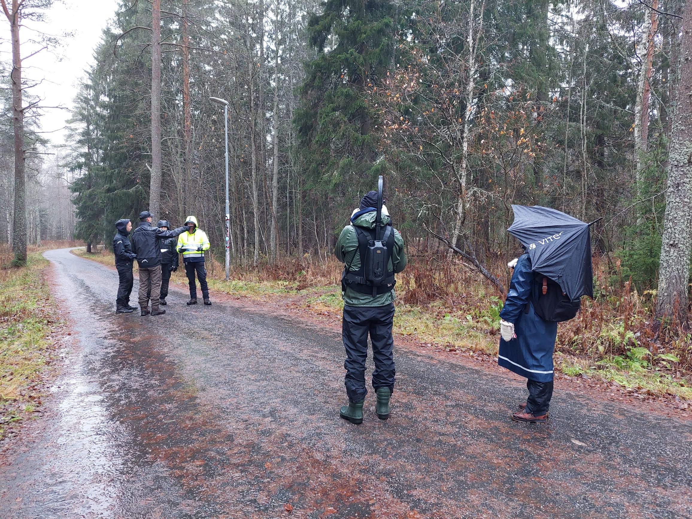 Filmning av planering av skyltning av vandringsled.